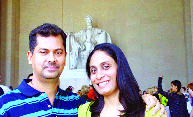 Mandi on phone: Edvin and Seema with a new mobile app equipped farmers to grab better price (Photo: DC) Mandi on phone: Edvin and Seema with a new mobile app equipped farmers to grab better price (Photo: DC)